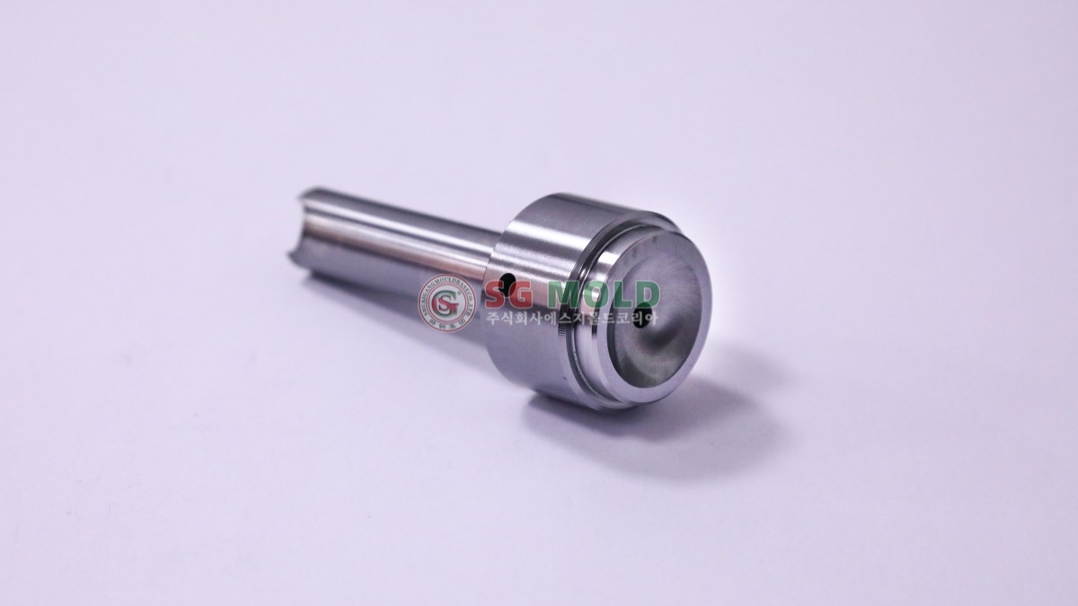 Sprue-Bush-injection mold resin inflow core part